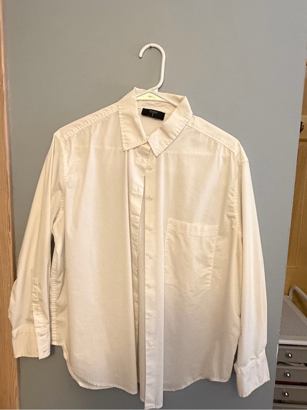 Tahari Women’s White Long-Sleeve Button-Down Dress Shirt